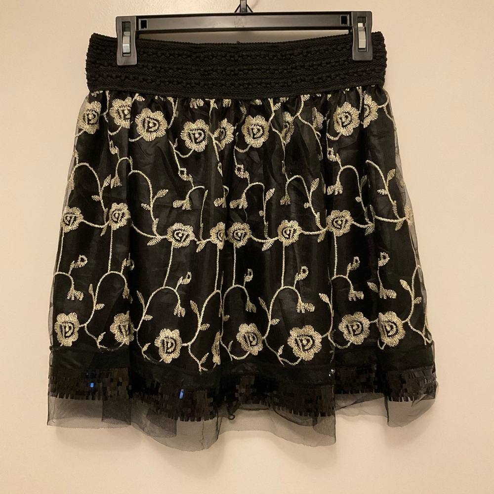 Coco+Carmen Skirt S/M Black Gold Mini Embroidered Layered Sequin Pull On Strechy